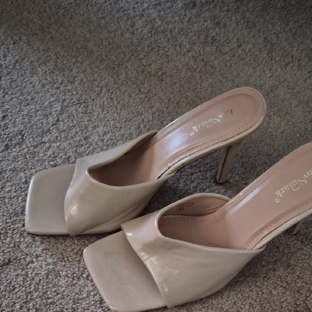 Women's Cream Heels